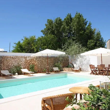 Luxury Courtyard Pool شقة *