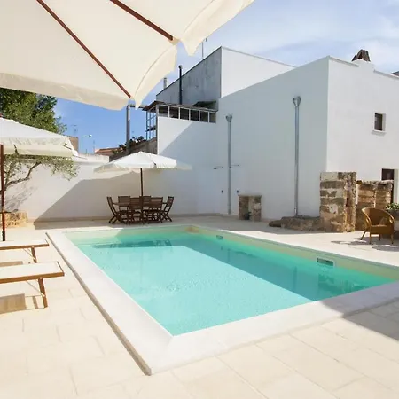 Luxury Courtyard Pool شقة